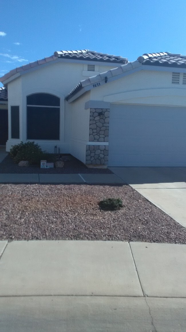 Foto del edificio - 1671 N Garrett Dr