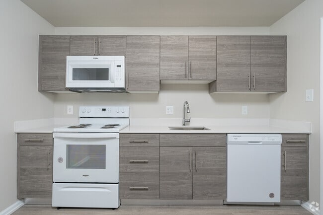 2BR, 2BA - 892SF Kitchen - Sophias Place East