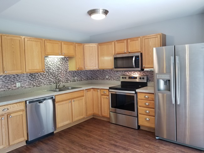 Building Photo - 779 McCardle Dr