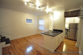Building Photo - 267 E Blenkner St