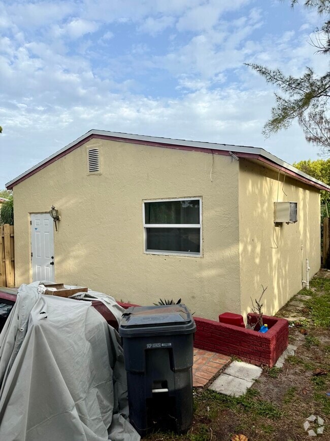 Building Photo - 3548 Melaleuca Ln
