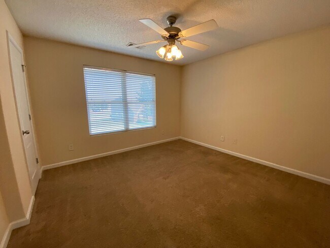 Foto del edificio - PRE-LEASING FOR MAY 2026 ! 1/2 DEPOSIT SPECIAL