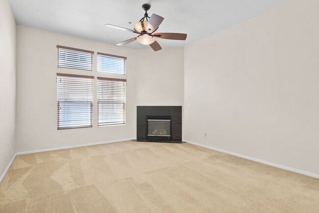 Foto del edificio - Act Fast: Charming Townhome in Central San...