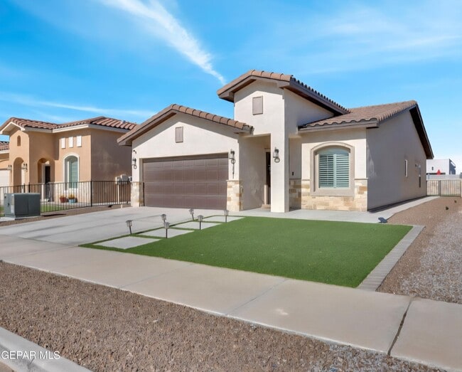 Building Photo - 13841 Paseo De La Luna Ave