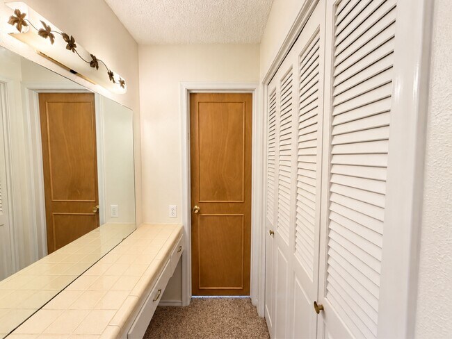 Building Photo - 7 Timberside Dr