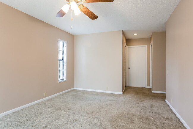 Foto del edificio - 14096 Greentree Dr