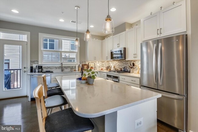 Building Photo - 8052 Red Hook St