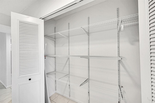 Building Photo - 14773 Cumberland Dr