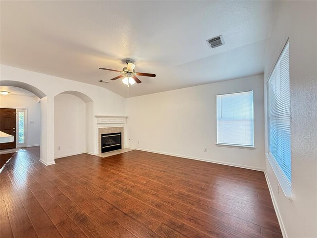 Foto del edificio - 522 Cedar Branch Dr