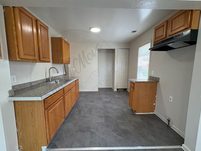 Foto del edificio - 13832 Julius Ave