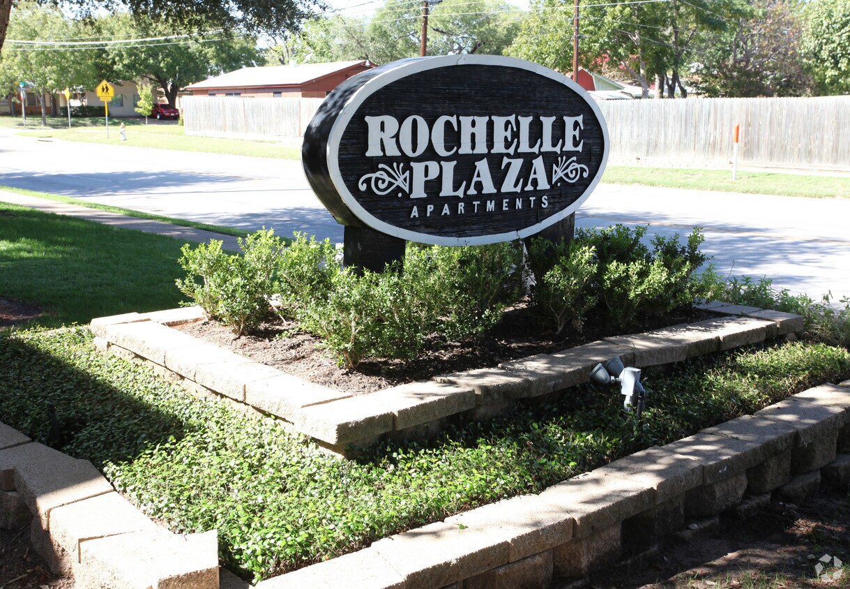 Rochelle Plaza Apartments Irving, TX