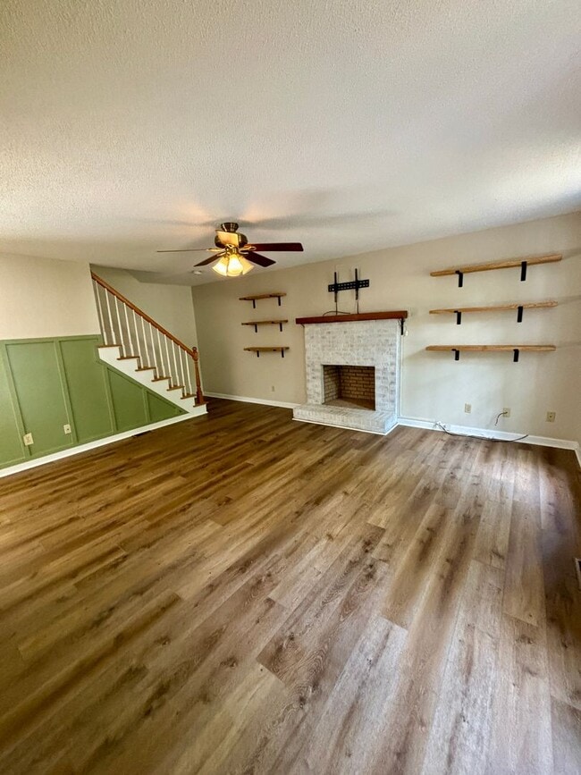 Photo - 193 Heather Dr House