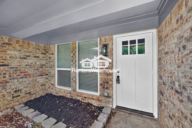 Foto del edificio - 3945 Spoonwood Ln