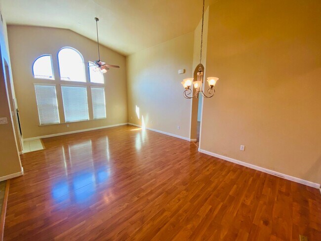 Foto del edificio - Gorgeous Condo on Sheldon