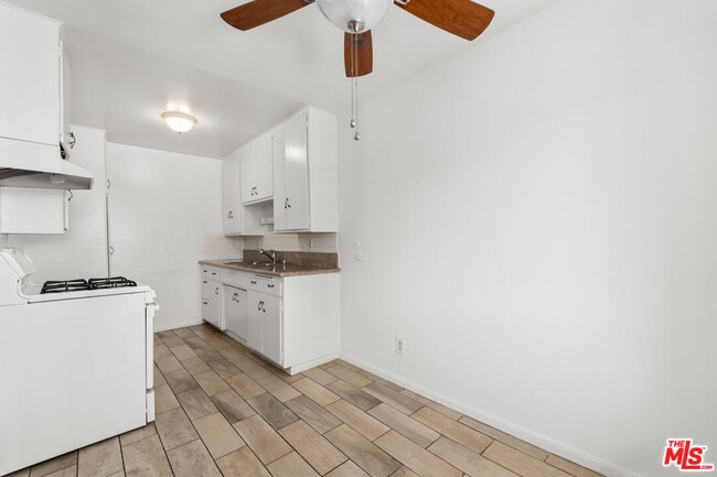 Building Photo - 3355 S Canfield Ave