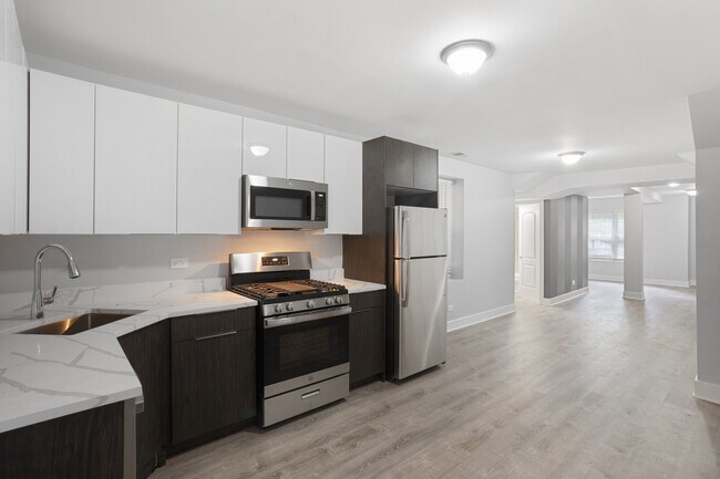 Building Photo - 7326 N Damen Ave