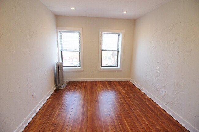 Foto del edificio - 622 Columbia Rd