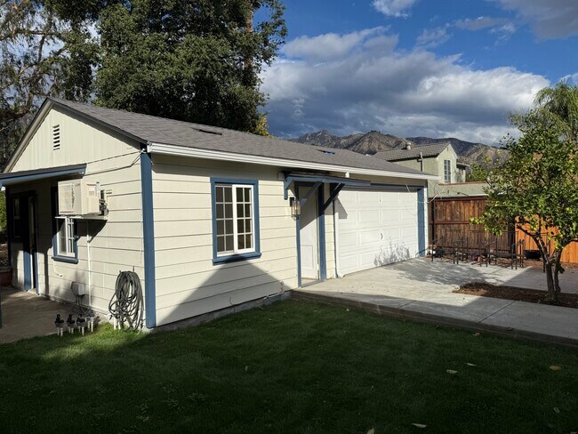 Building Photo - 1445 E Woodbury Rd