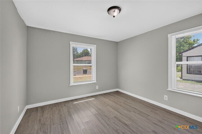 Foto del edificio - 921 Stetson Ave