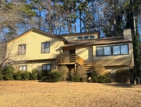 Building Photo - 6845 Creekwood Dr