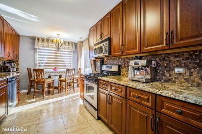 Building Photo - 3 br, 2 bath Condo - 1413 Sutton Ct