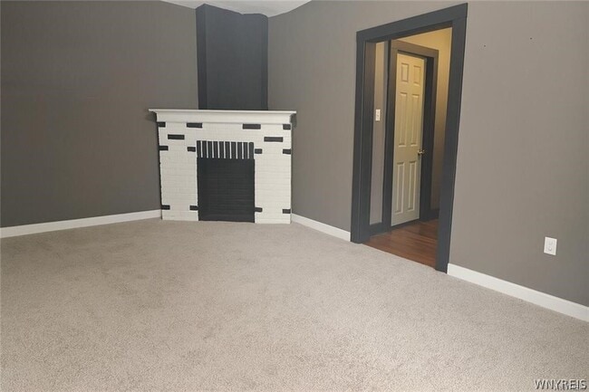 Building Photo - 145 Tyler St