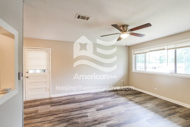 Foto del edificio - 4849 Wellborn Dr