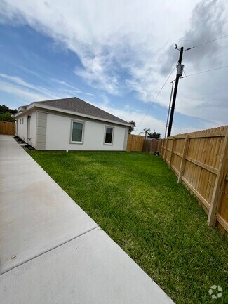 Building Photo - 7703 N 58th Ln