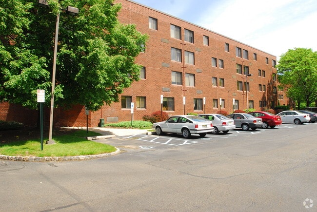 Building Photo - Baldwin Oaks Apartments