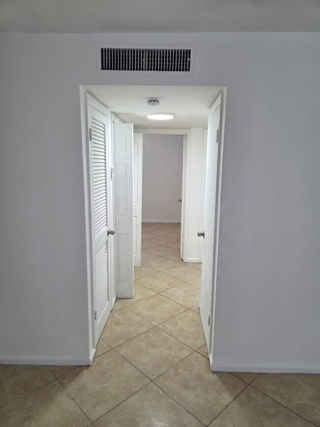 Foto del edificio - 1333 S Dixie Hwy