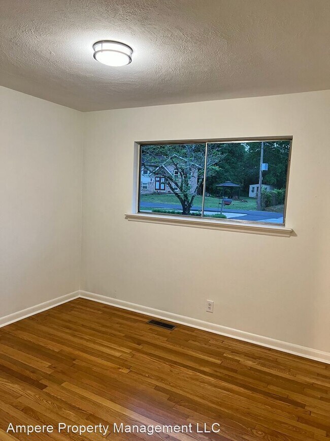 Building Photo - 3 br, 1.5 bath House - 3615 Maiden Dr