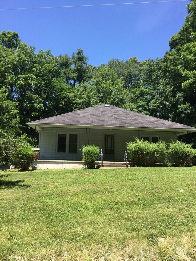 Foto del edificio - Country Living on 2 Acres! Palmyra Area. 2 Bed/1 Bath and a office.