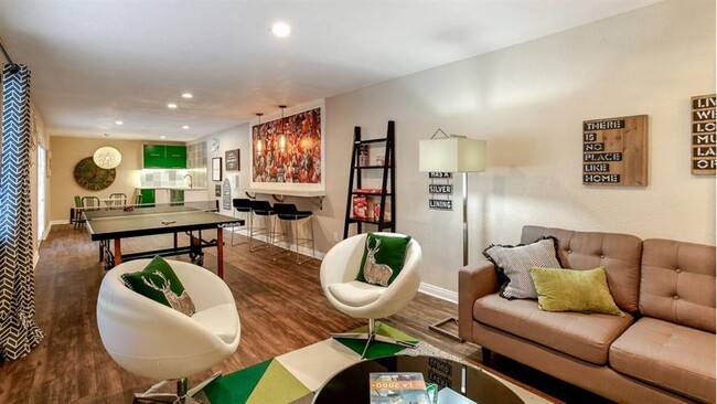 Foto del edificio - Dwell Apartment Homes