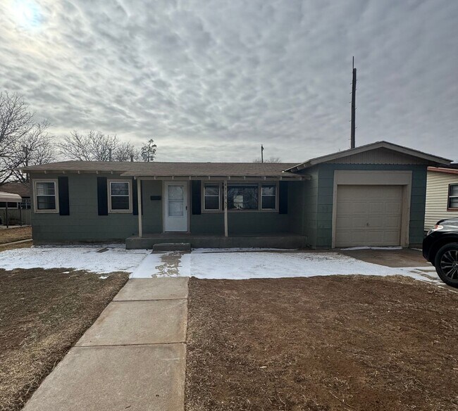 Building Photo - Price Reduction. Cozy 3 Bedroom