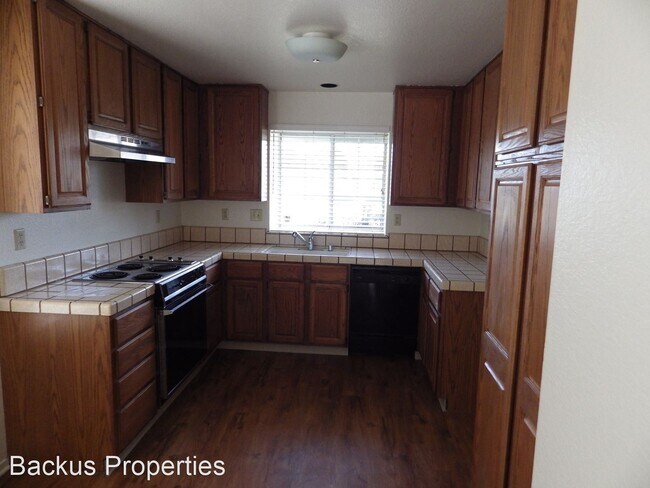 Building Photo - 3 br, 2 bath House - 11 Lombard Cr