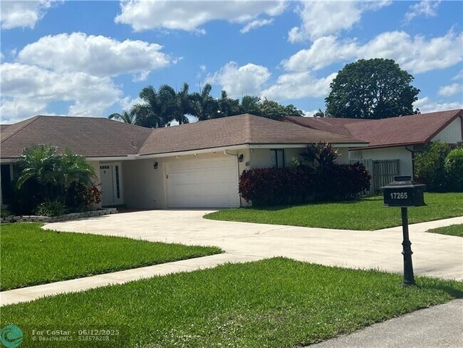 Foto del edificio - 17265 Lake Park Rd