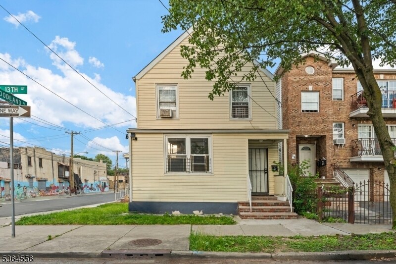 Primary Photo - 718 S 13th St
