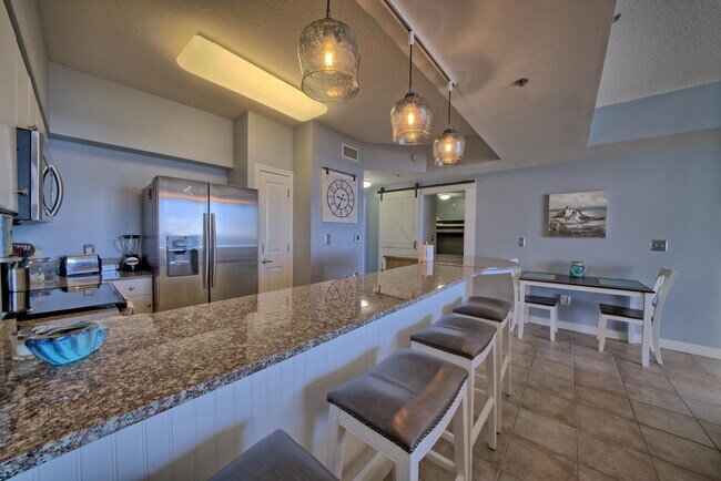 Building Photo - 9900 S Thomas Dr