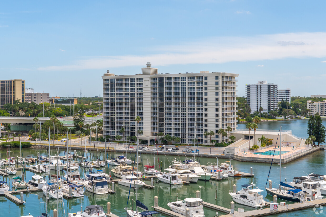 Building Photo - Pierce 100 Condominium