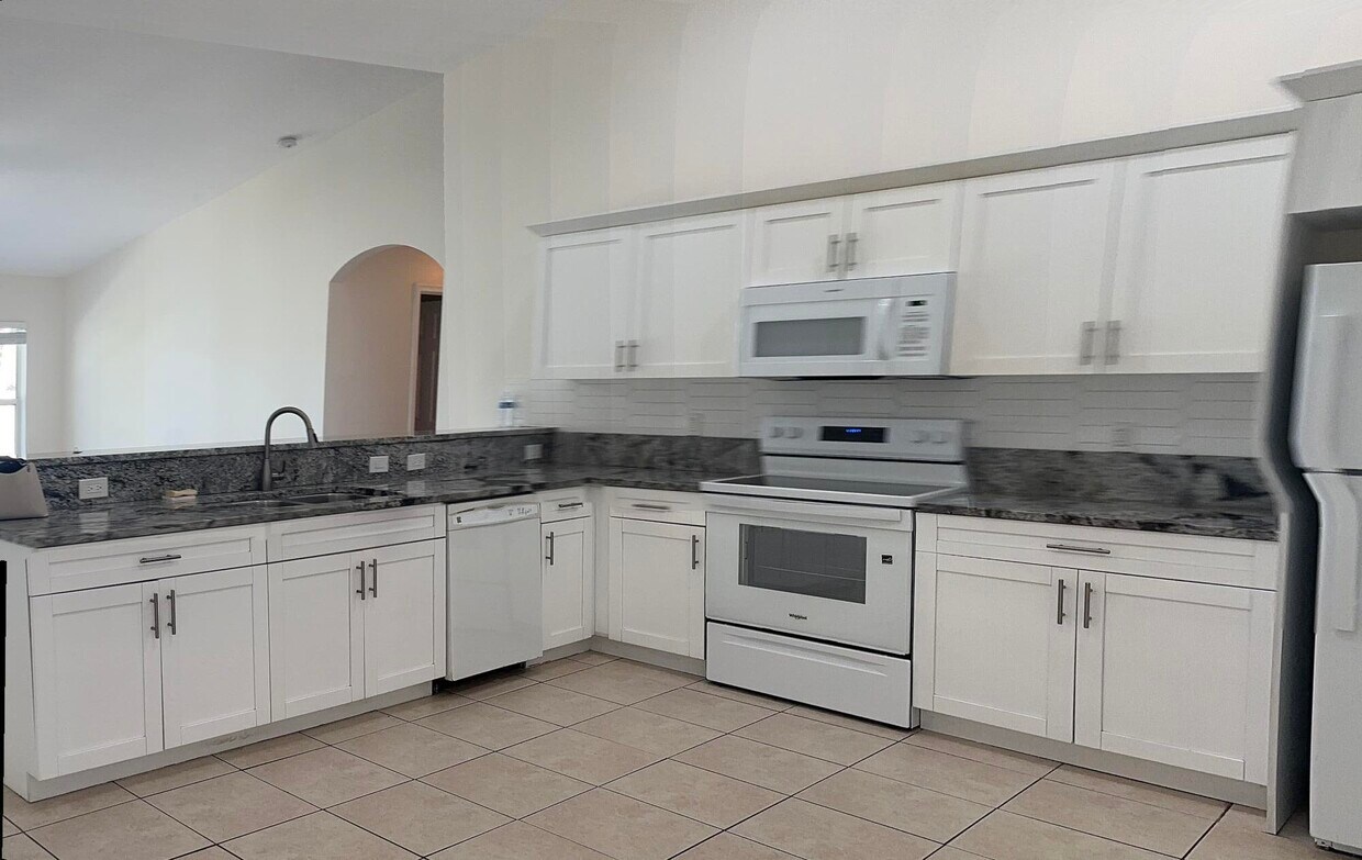 Primary Photo - 2465 SE Melaleuca Blvd