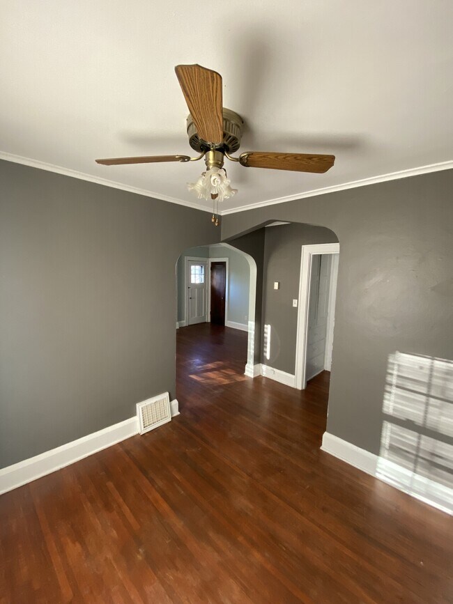 Building Photo - Royalton
