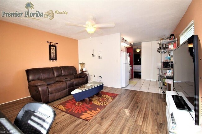 Foto del edificio - 8061 Country Rd