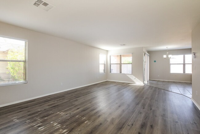 Building Photo - 11610 W Columbine Dr