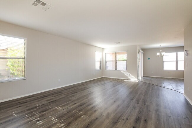 Foto del edificio - 11610 W Columbine Dr