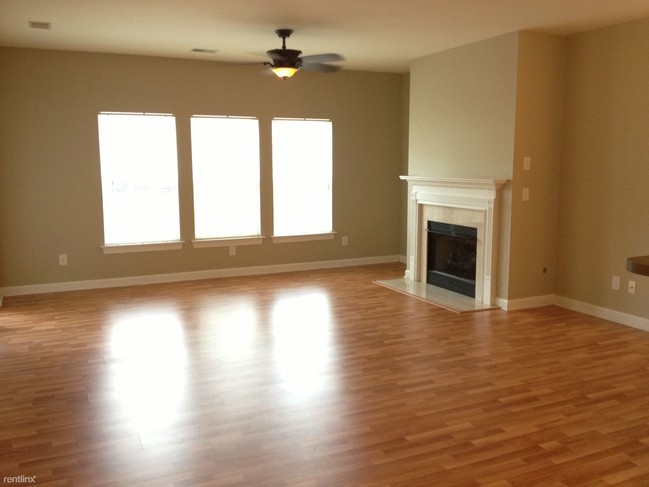 Building Photo - 502 S Elgin Ct