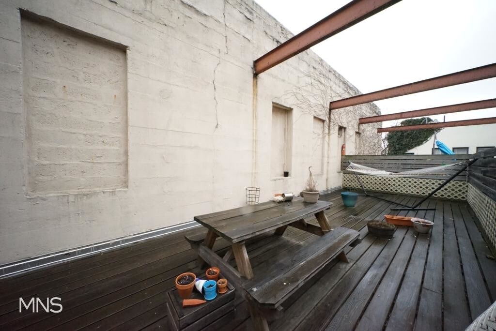 Primary Photo - 74 Greenpoint Avenue