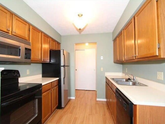 Building Photo - 5047 Tri County View Dr