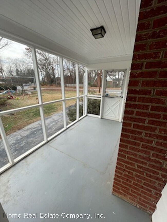 Building Photo - 3 br, 2 bath House - 1021 N. Peace Haven Road