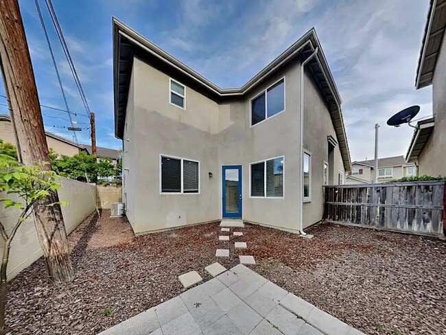 Building Photo - 1050 E Agate Ct