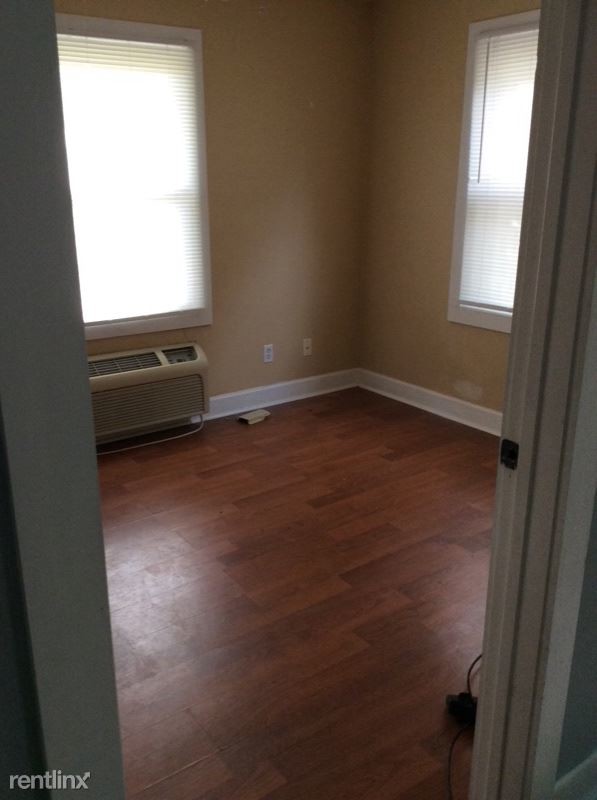 Foto del edificio - 1 br, 1 bath Apartment - 130 N Carlen St